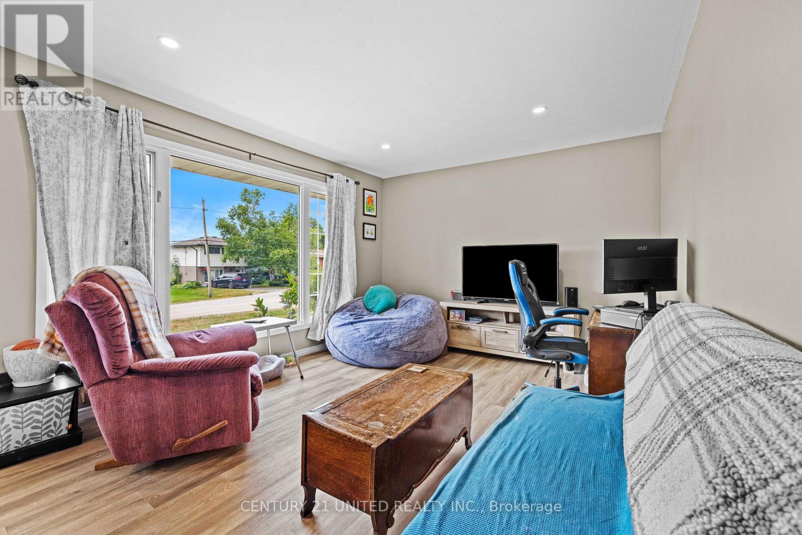 300 Lindan Avenue, Selwyn, Ontario  K9L 1K6 - Photo 6 - X12289545