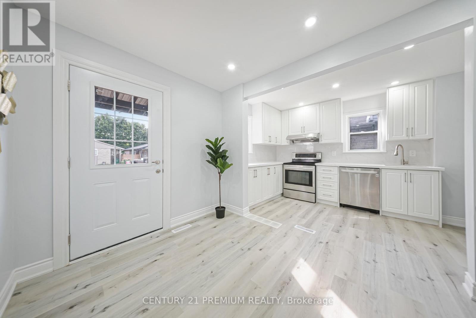 3 Garland Court, Brampton, Ontario  L6S 2E3 - Photo 11 - W12289477