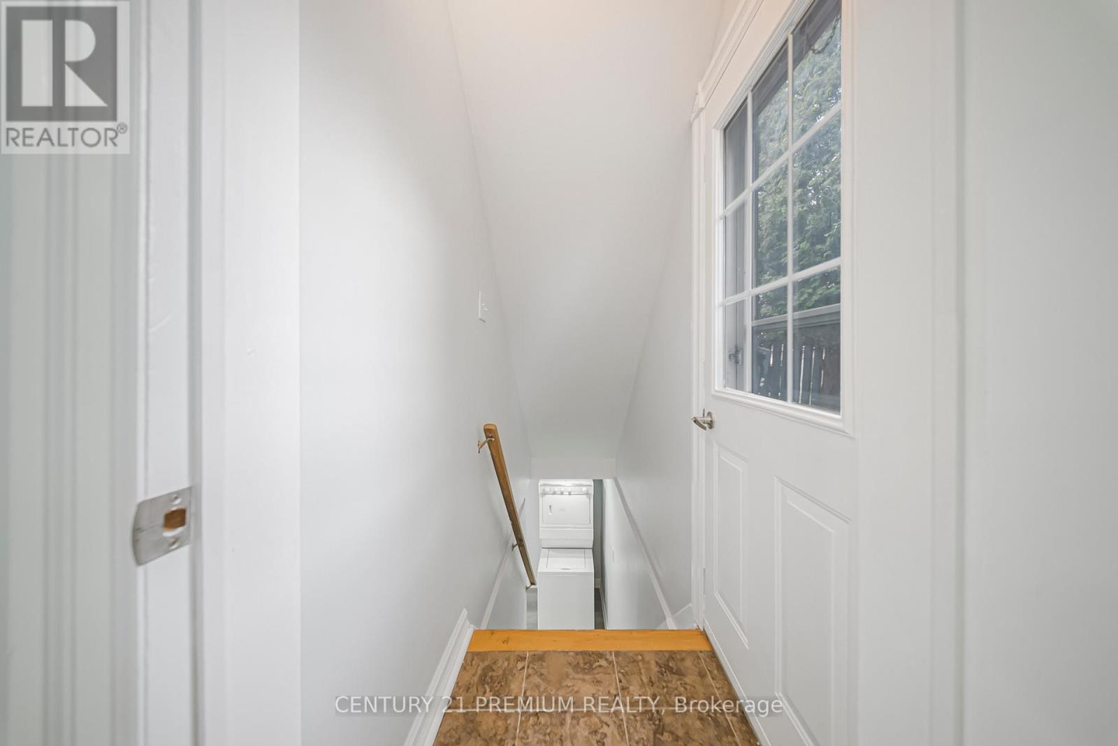 3 Garland Court, Brampton, Ontario  L6S 2E3 - Photo 37 - W12289477