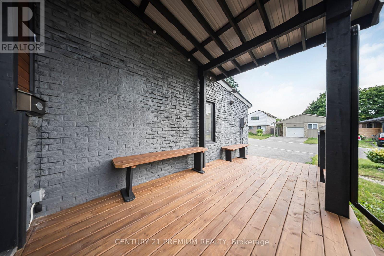 3 Garland Court, Brampton, Ontario  L6S 2E3 - Photo 8 - W12289477
