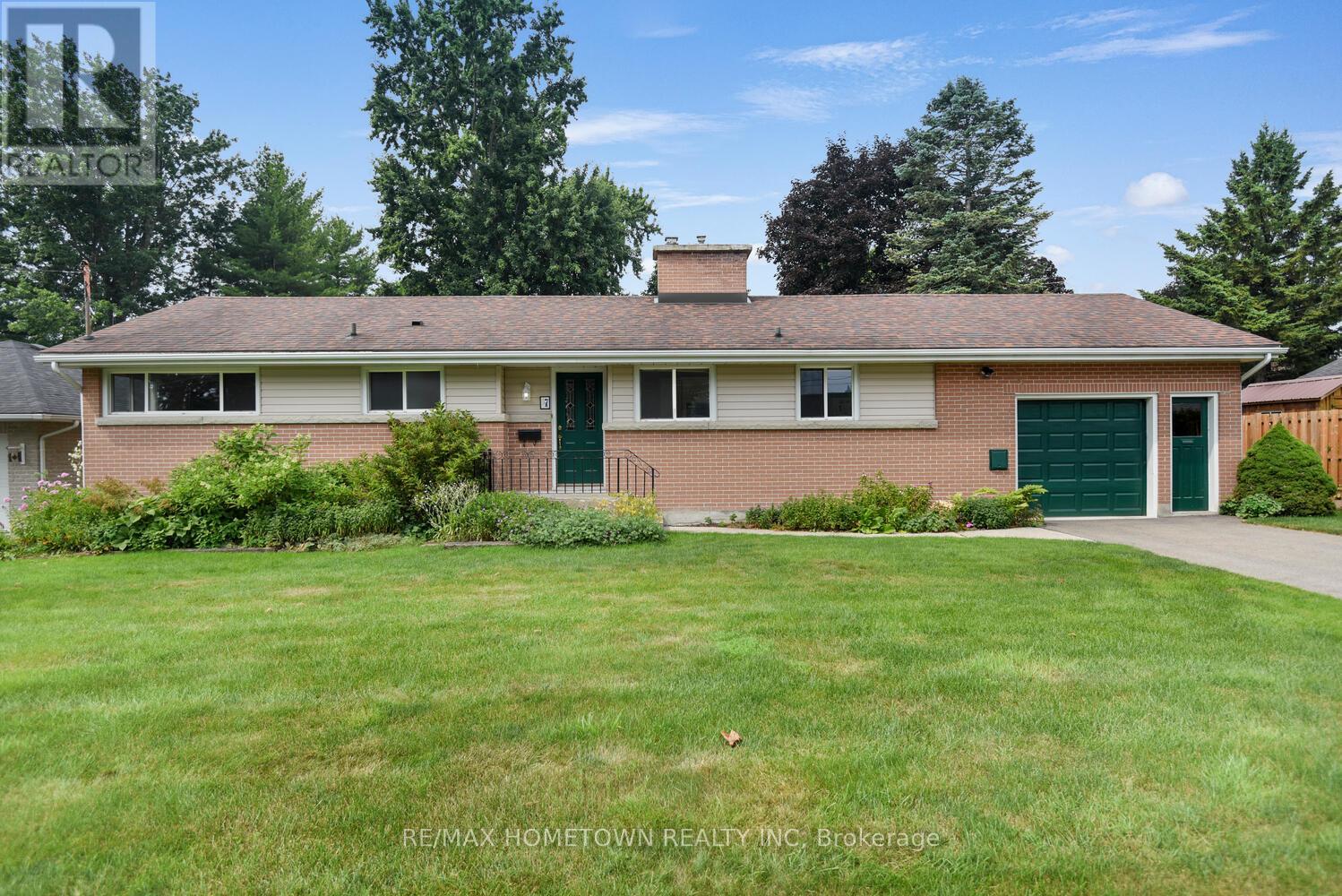 Property at 7 GENEVA COURT image 3