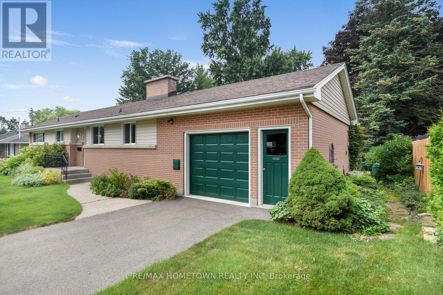Property at 7 GENEVA COURT image 4