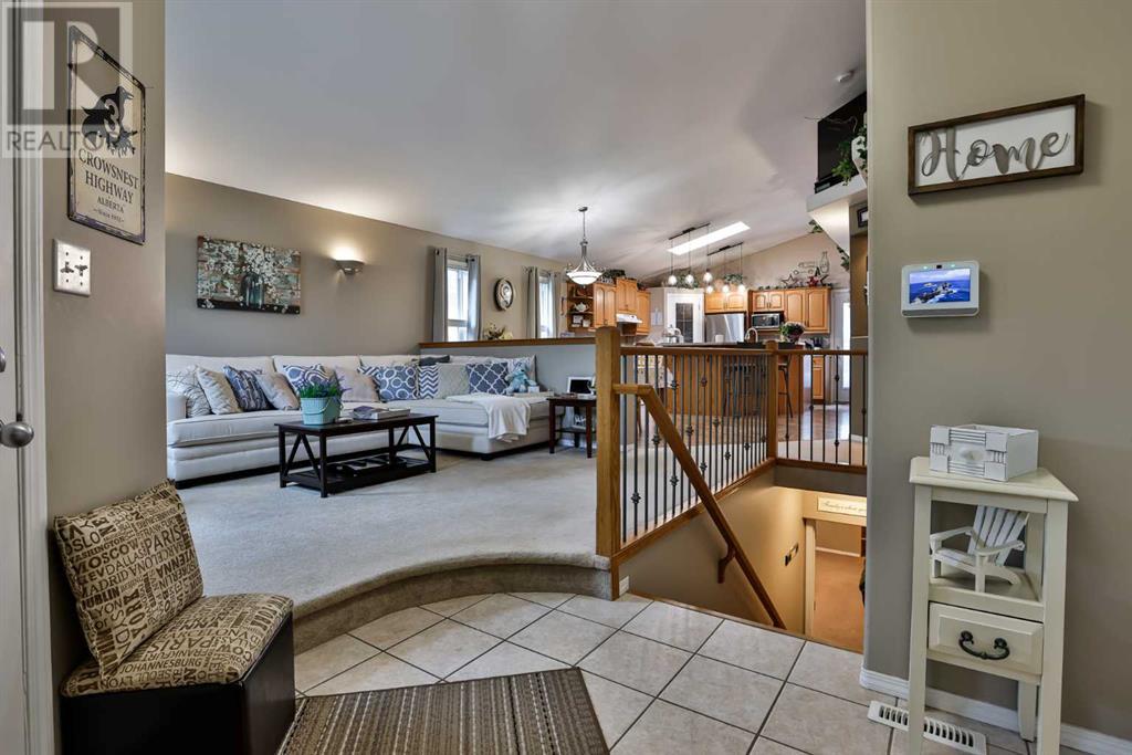 Property at 299 Cougar Way N image 2