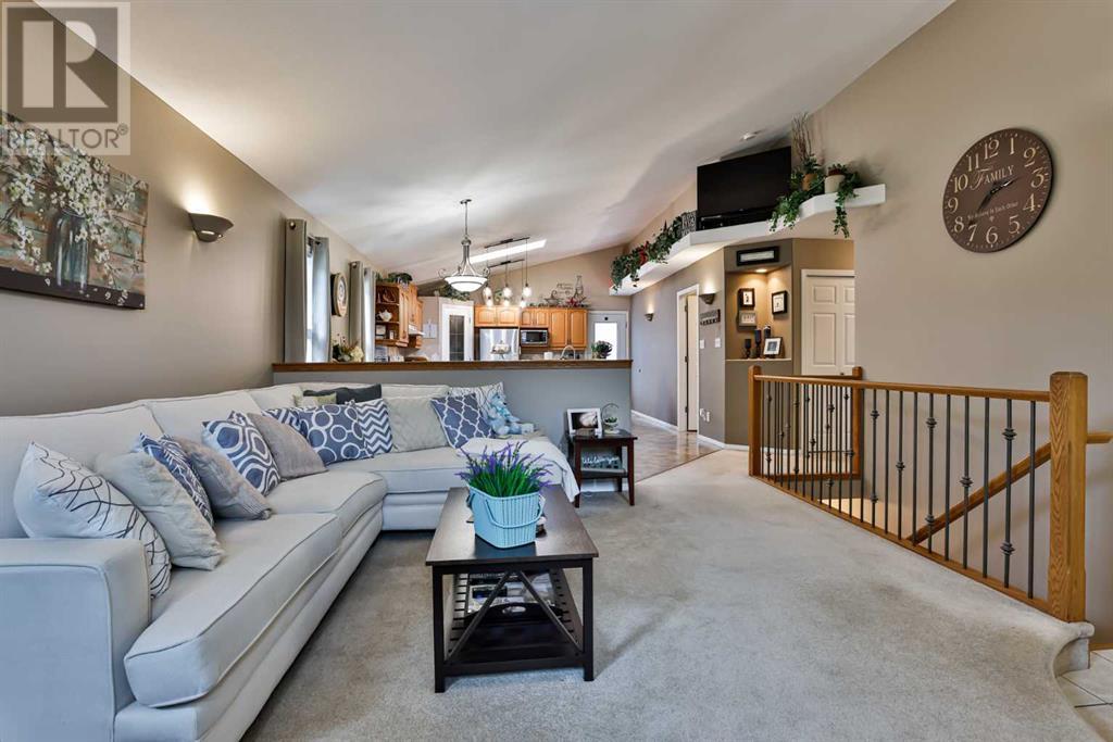 Property at 299 Cougar Way N image 4