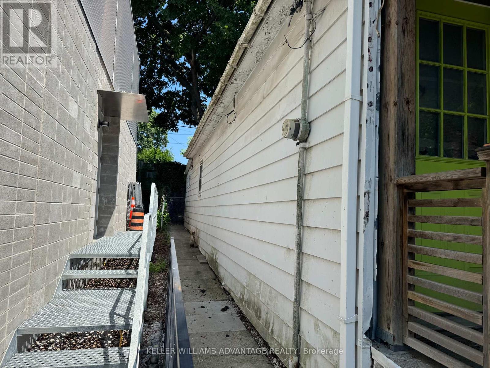 587 Craven Road, Toronto, Ontario  M4L 2Z6 - Photo 16 - E12289593