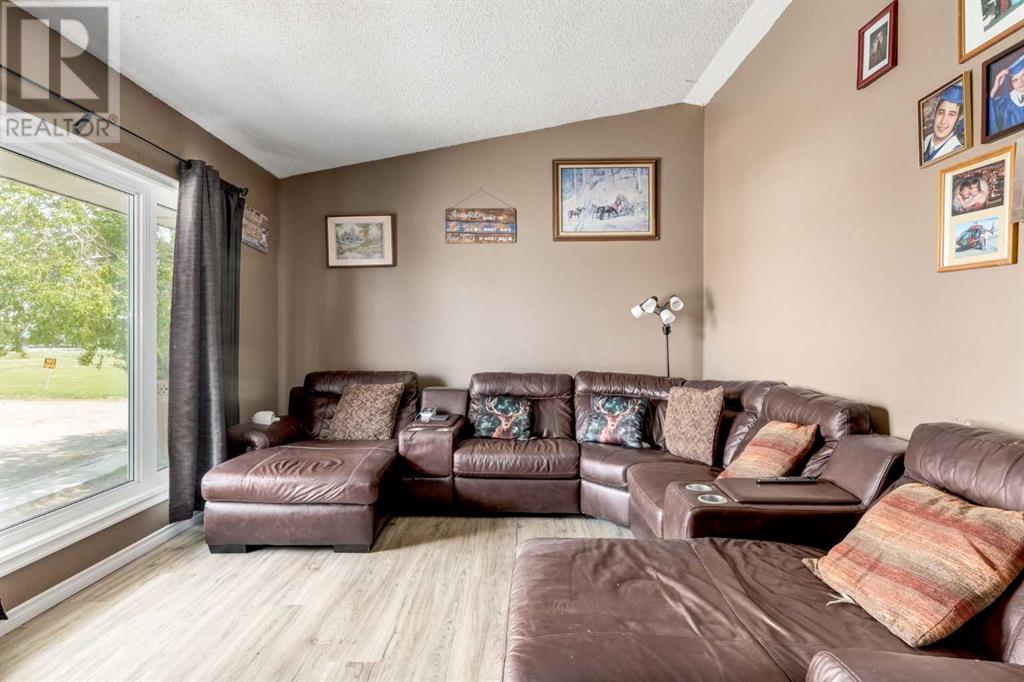 23 Beaver Place, Beiseker, Alberta  T0M 0G0 - Photo 3 - A2226341