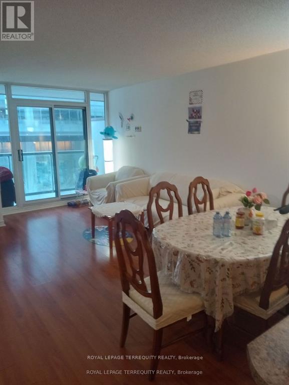 Property at 503 - 30 GRAND TRUNK CRESCENT image 3
