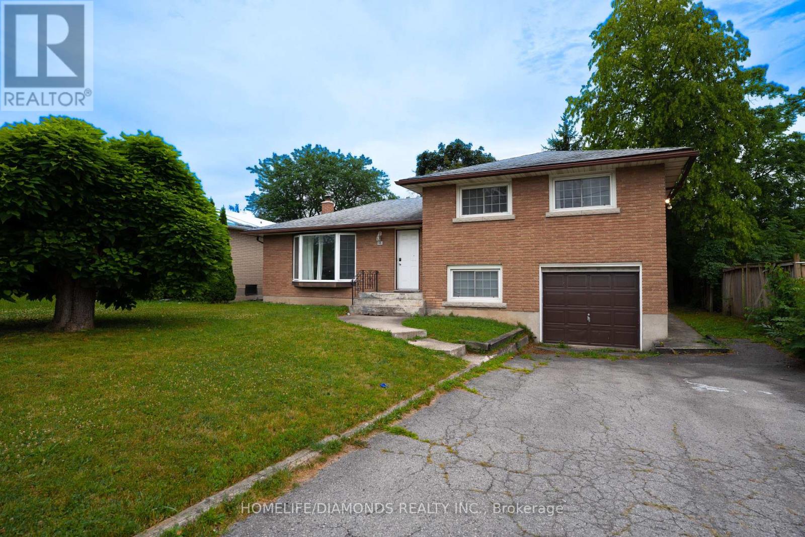 86 Glendale Avenue, St. Catharines (Glendale/glenridge), Ontario  L2T 2J5 - Photo 3 - X12289495