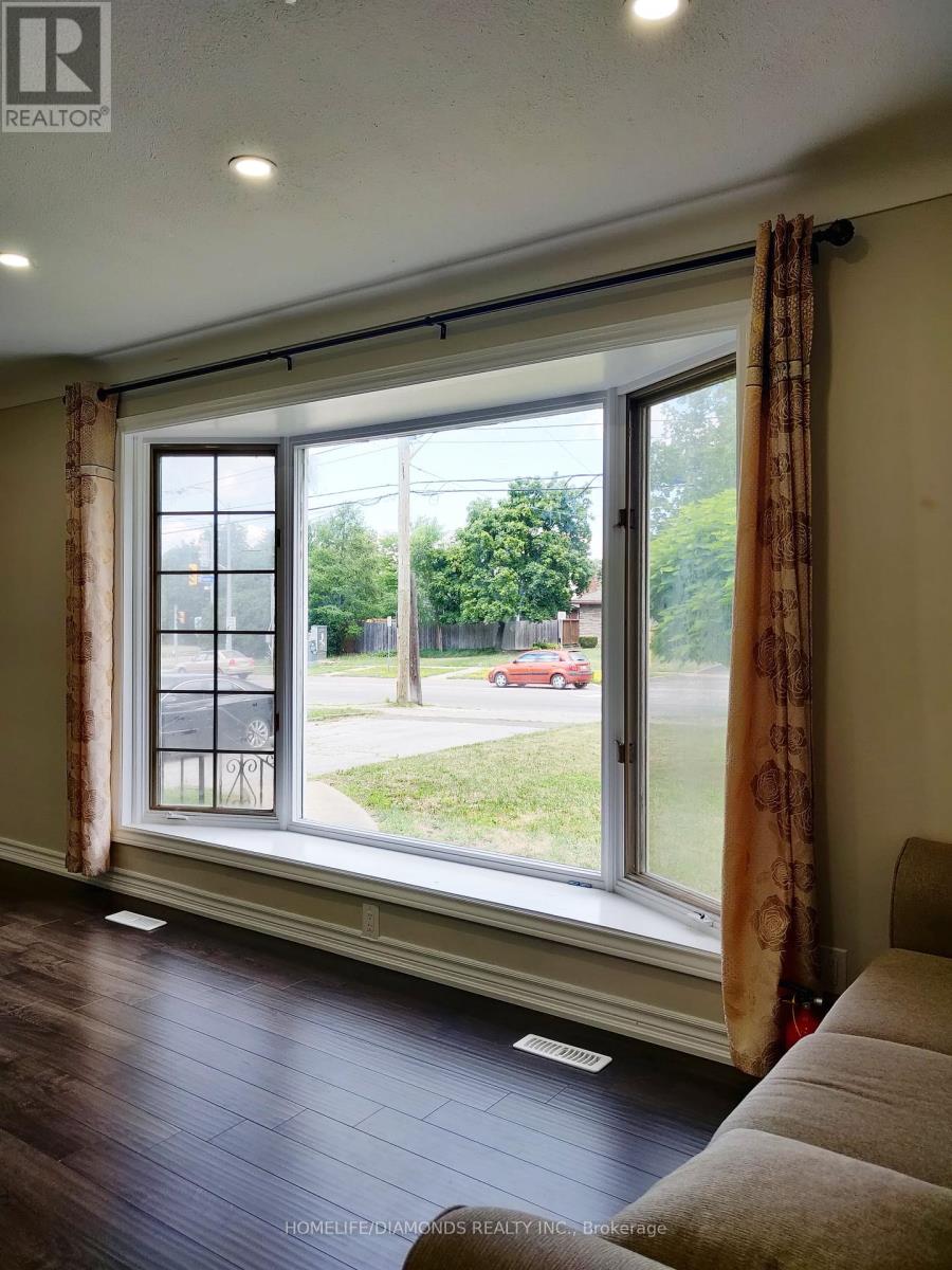 86 Glendale Avenue, St. Catharines (Glendale/glenridge), Ontario  L2T 2J5 - Photo 4 - X12289495