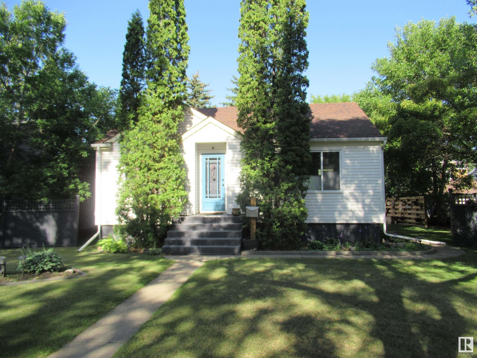 Property at 11435 63 ST NW image 1