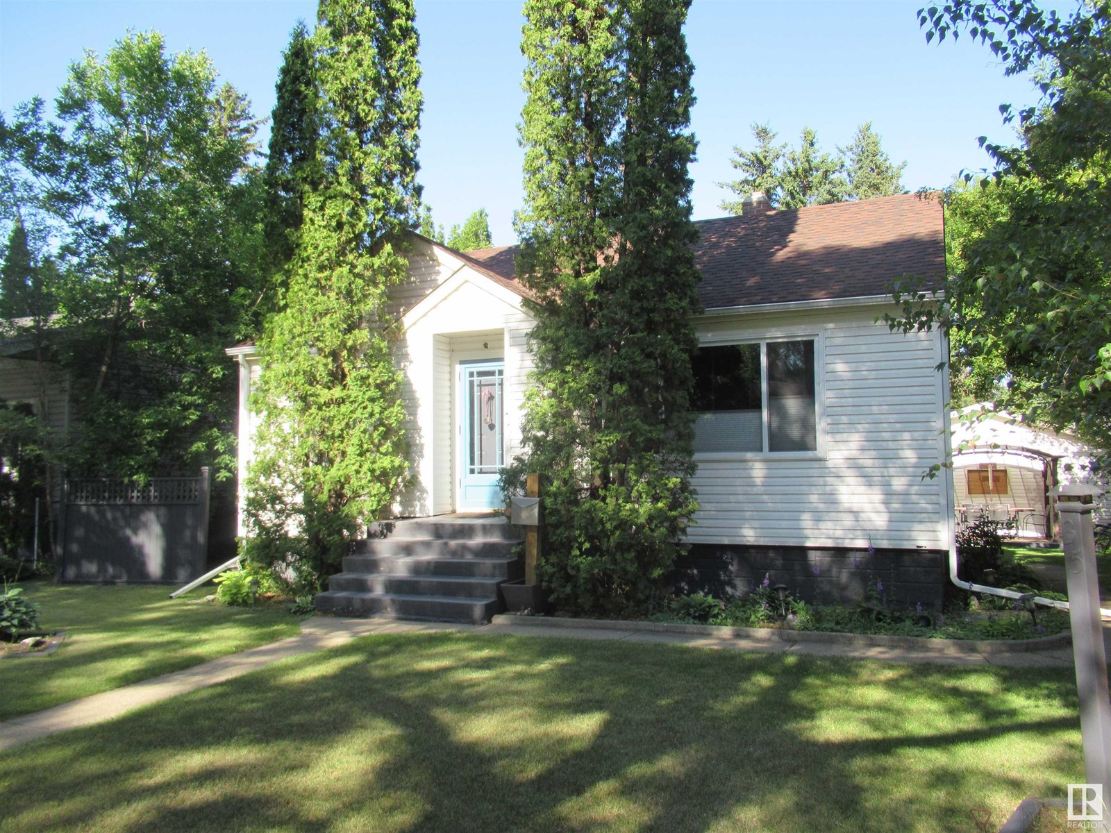 Property at 11435 63 ST NW image 2