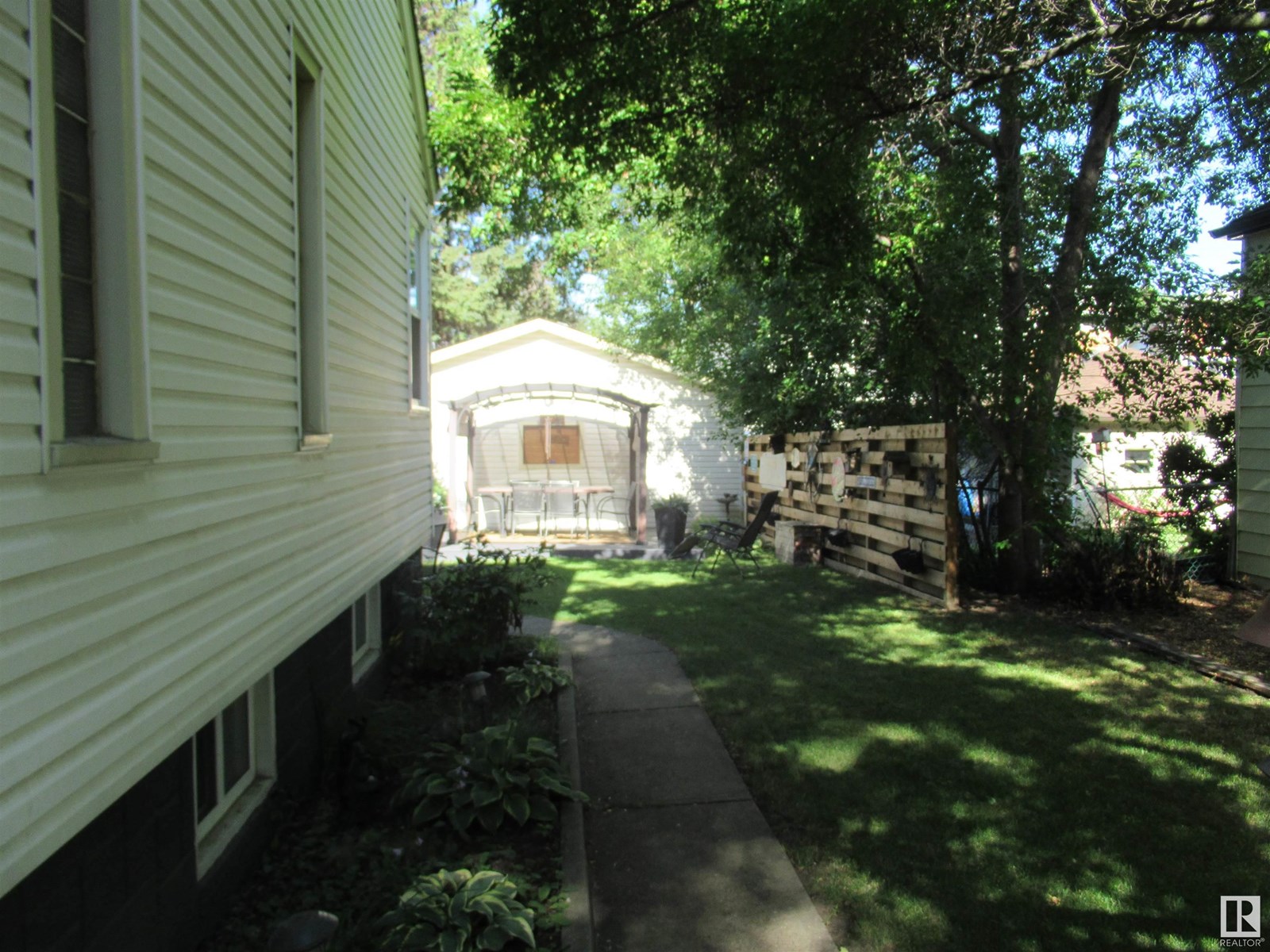 Property at 11435 63 ST NW image 4