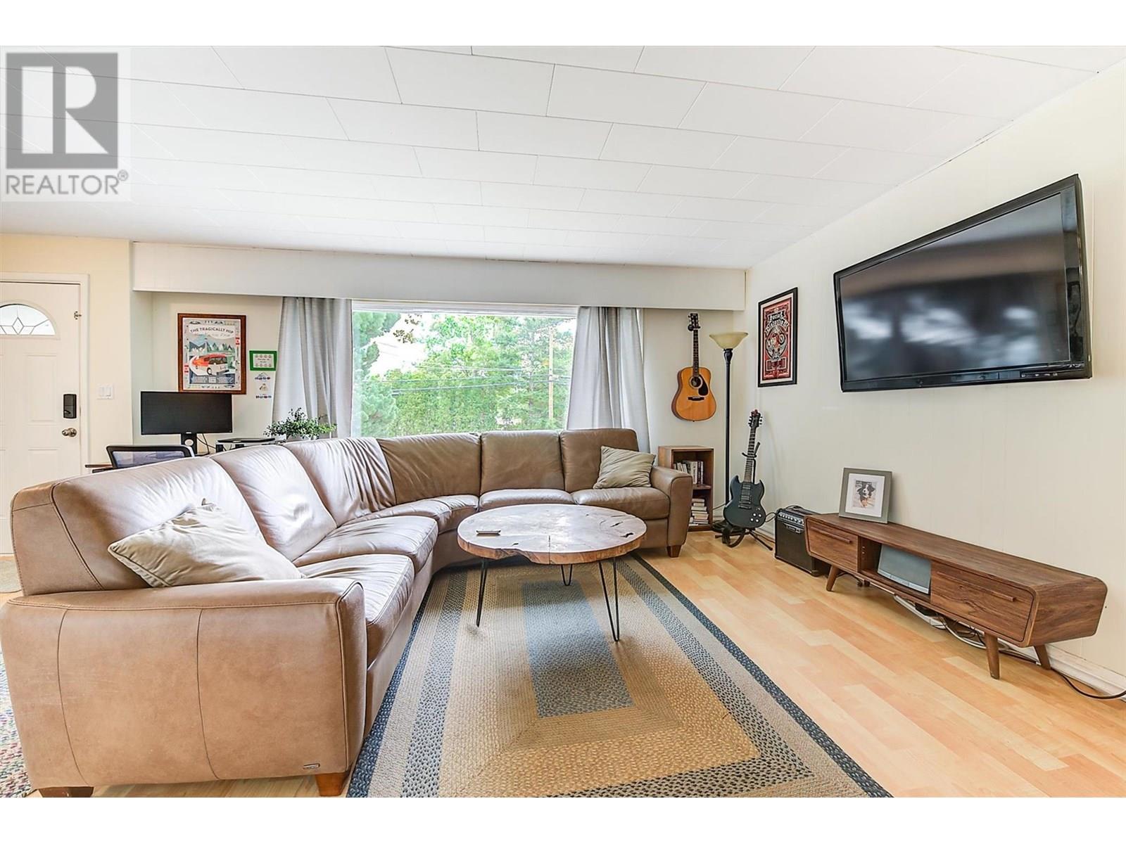 Property at 184 Snowsell Street N image 4