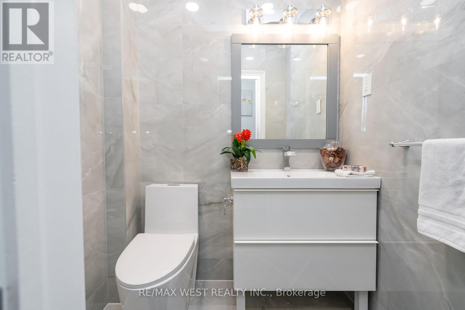 540 Dufferin Street, Toronto (Little Portugal), Ontario  M6K 2A7 - Photo 11 - C12289666