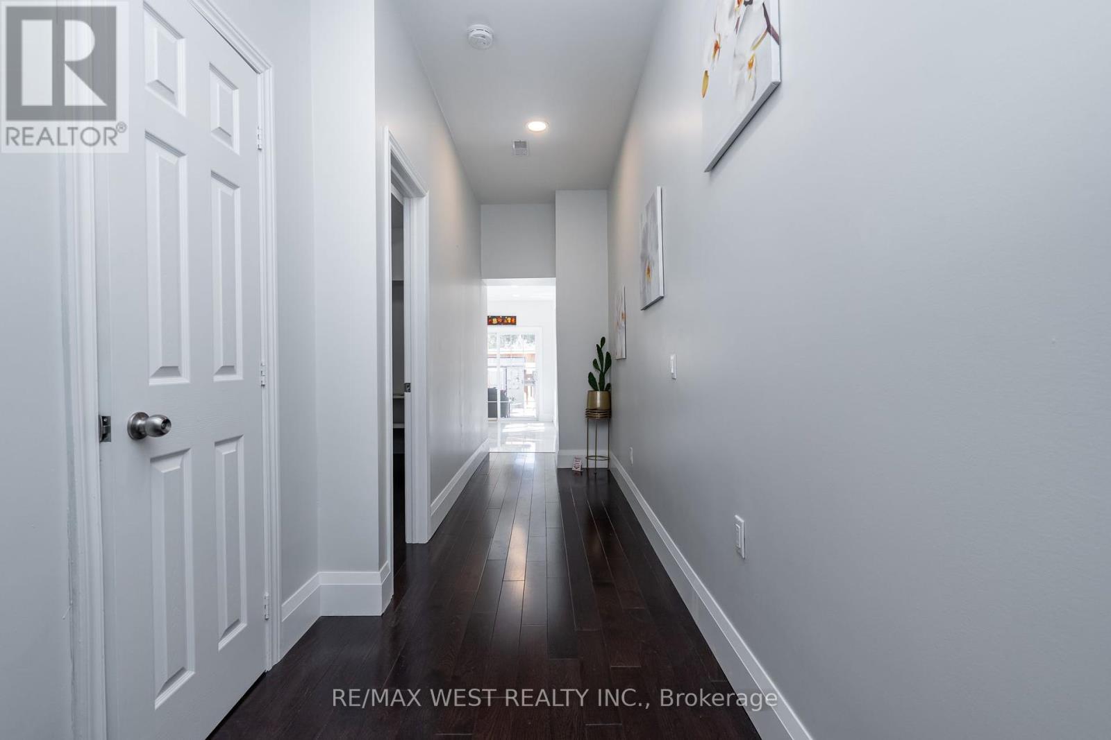 540 Dufferin Street, Toronto (Little Portugal), Ontario  M6K 2A7 - Photo 15 - C12289666