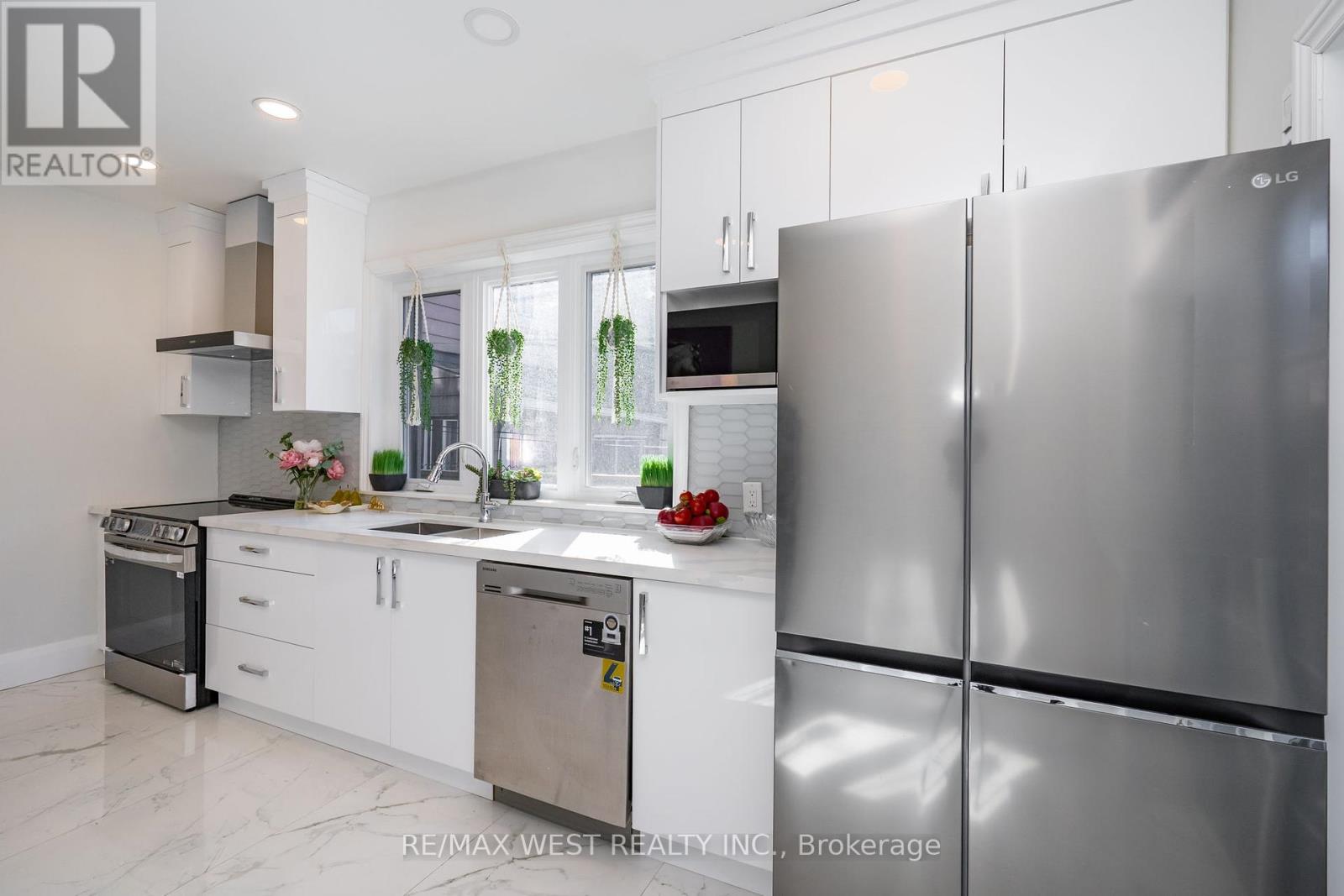 540 Dufferin Street, Toronto (Little Portugal), Ontario  M6K 2A7 - Photo 18 - C12289666