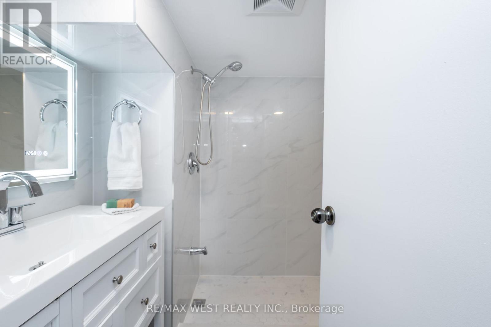 540 Dufferin Street, Toronto (Little Portugal), Ontario  M6K 2A7 - Photo 28 - C12289666