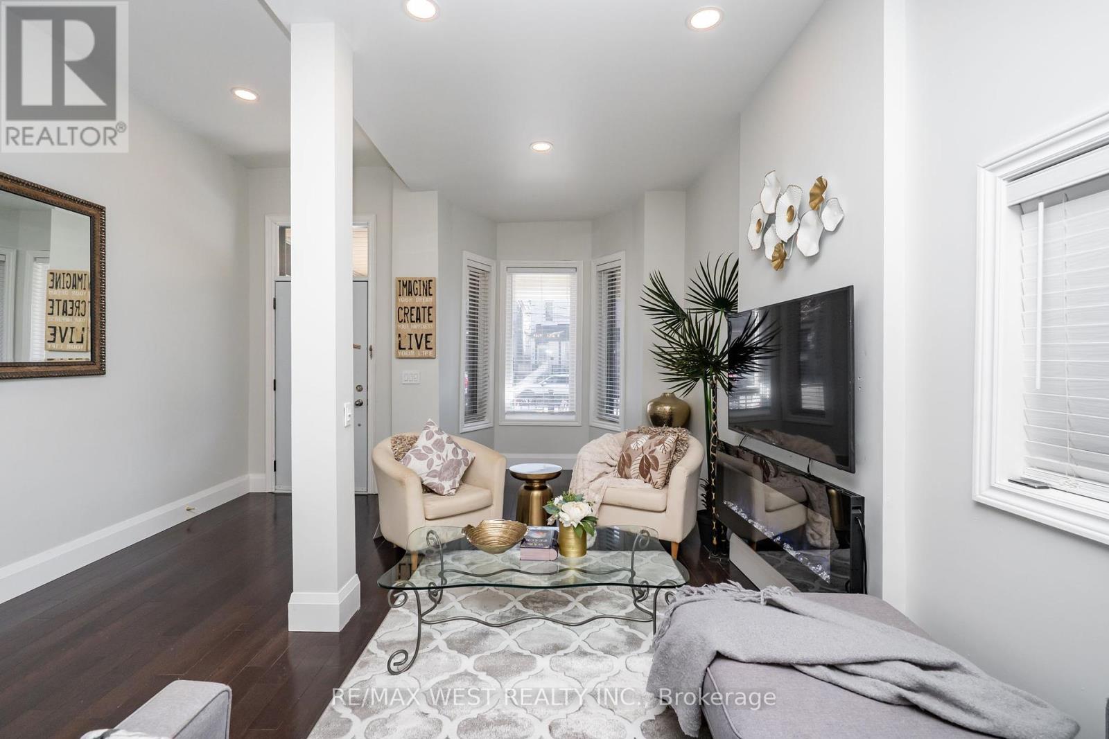 540 Dufferin Street, Toronto (Little Portugal), Ontario  M6K 2A7 - Photo 8 - C12289666