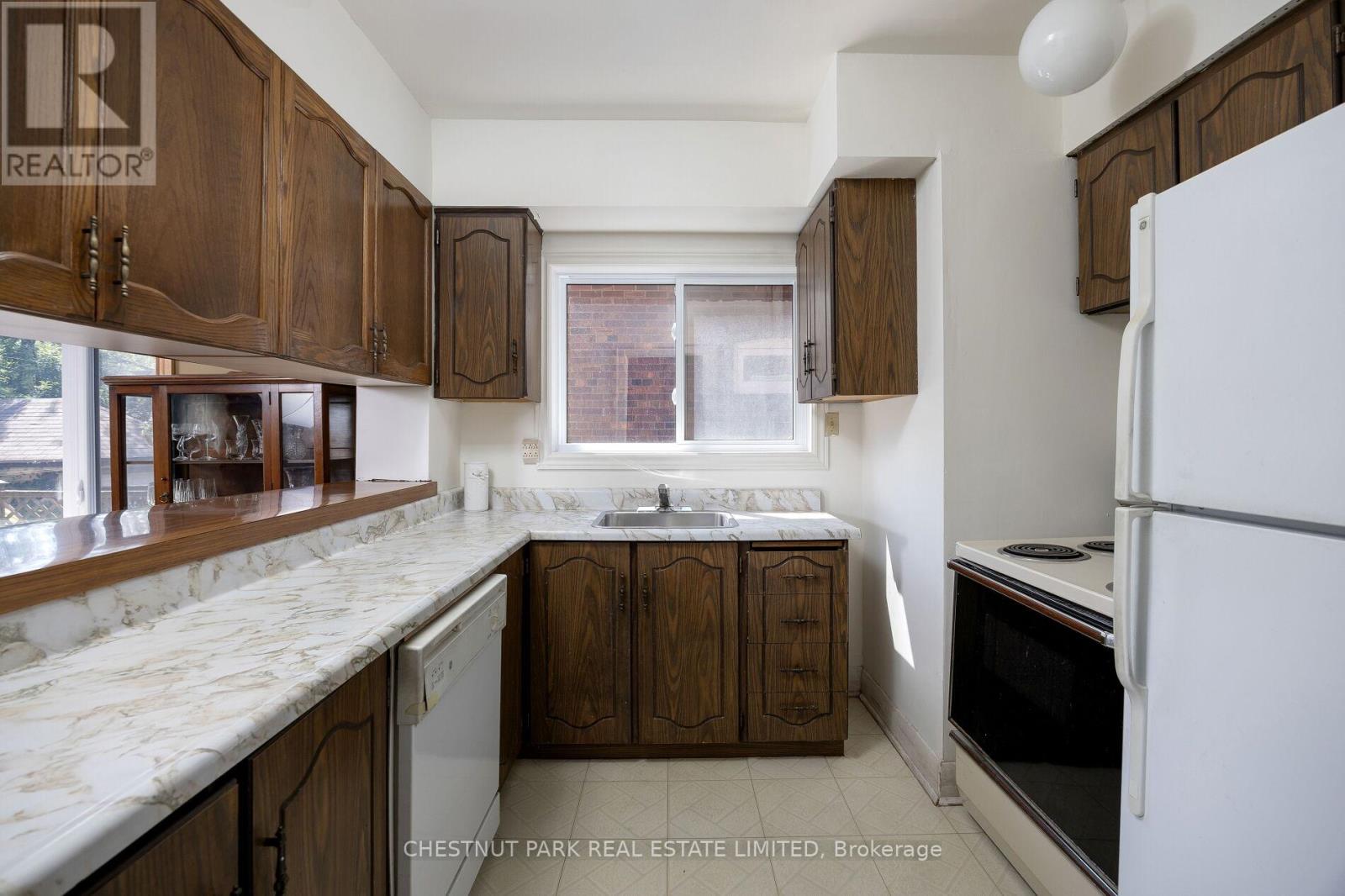 25 Maxwell Avenue, Toronto, Ontario  M5P 2B4 - Photo 13 - C12289670