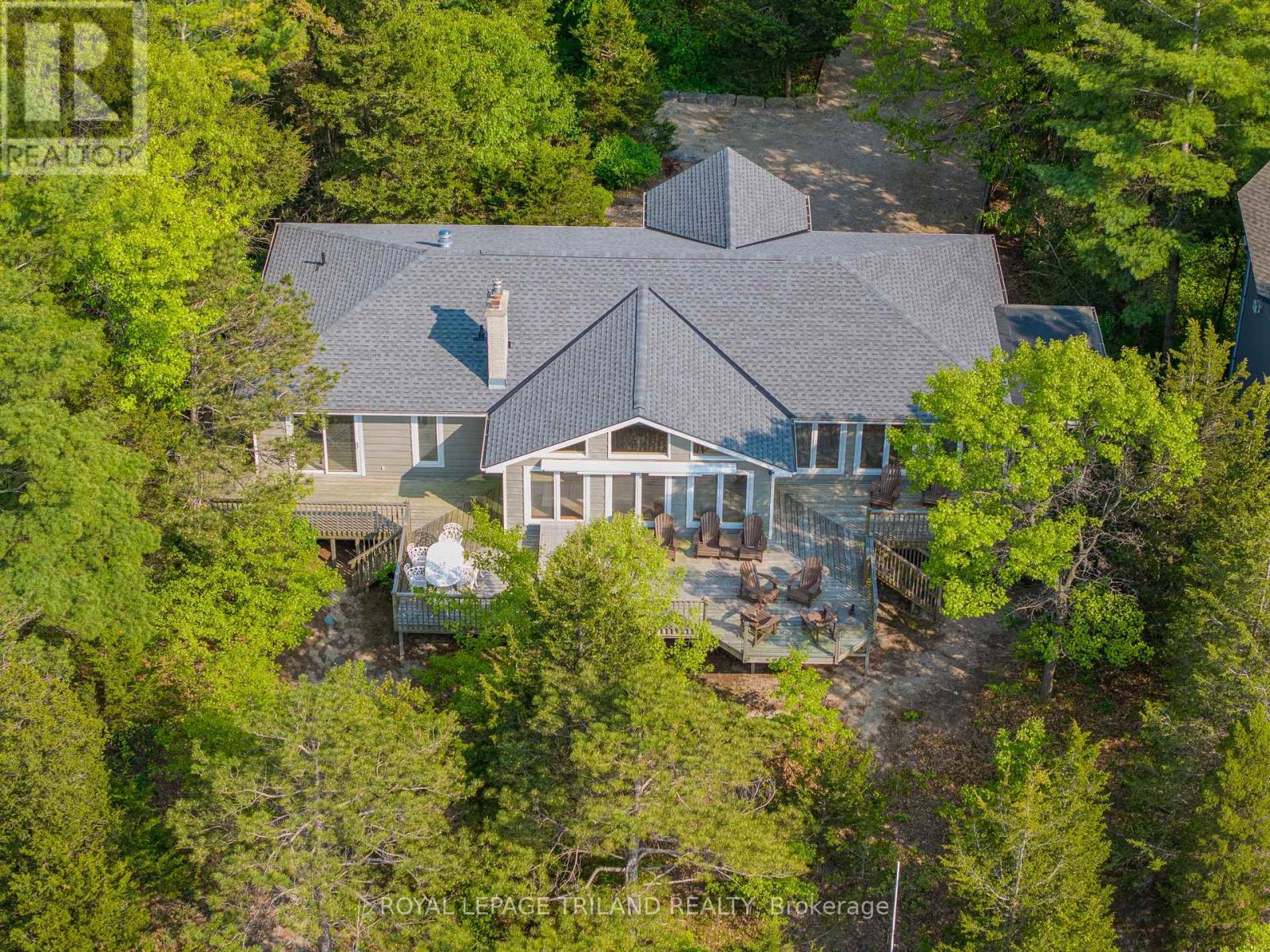 9856 Huron Place, Lambton Shores, Ontario  N0M 1T0 - Photo 49 - X12265405