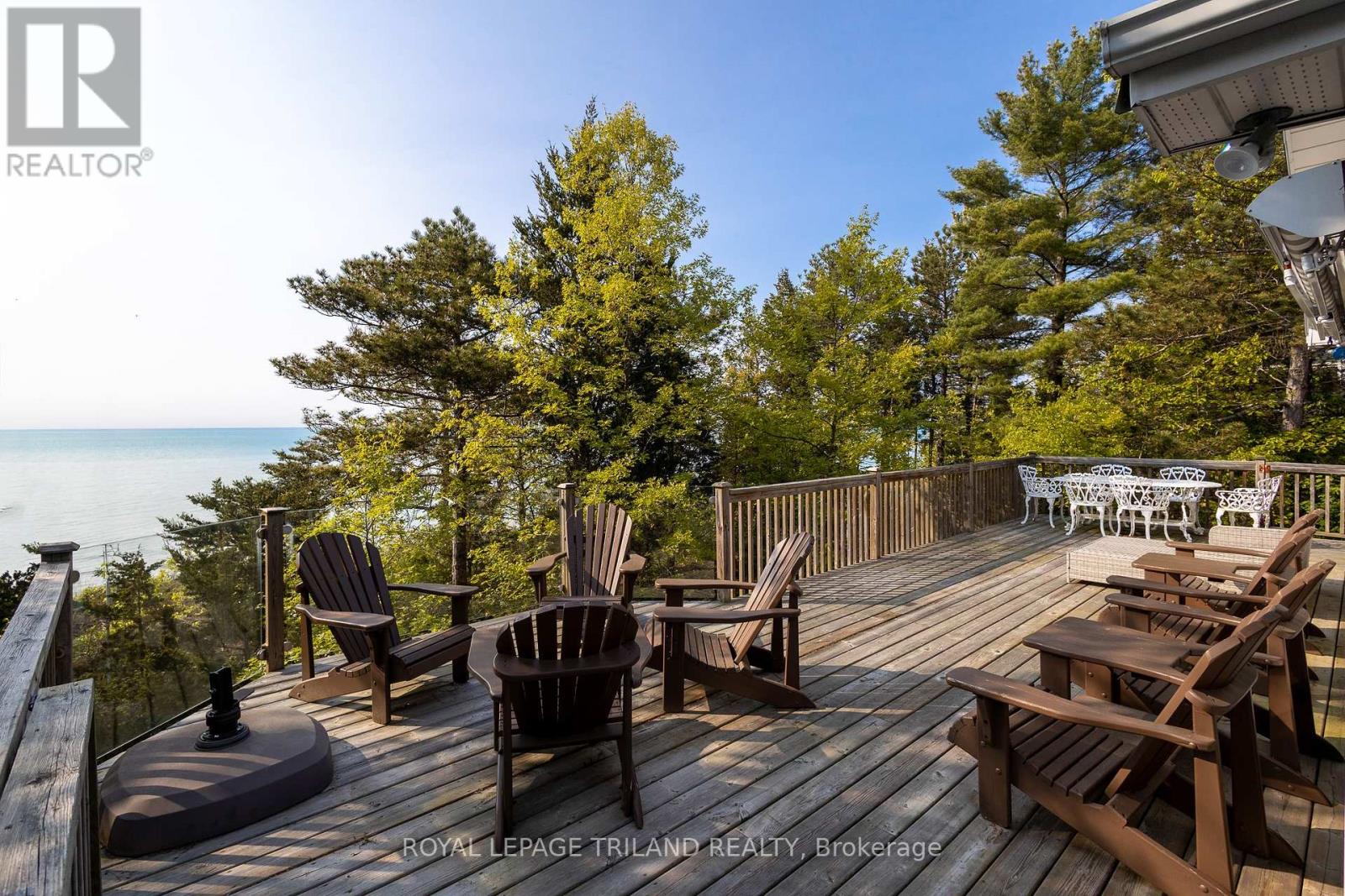 9856 Huron Place, Lambton Shores, Ontario  N0M 1T0 - Photo 8 - X12265405