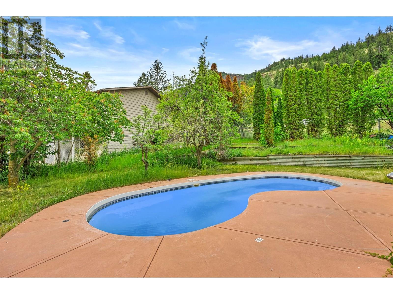 Property at 906 Klahanie Drive image 3