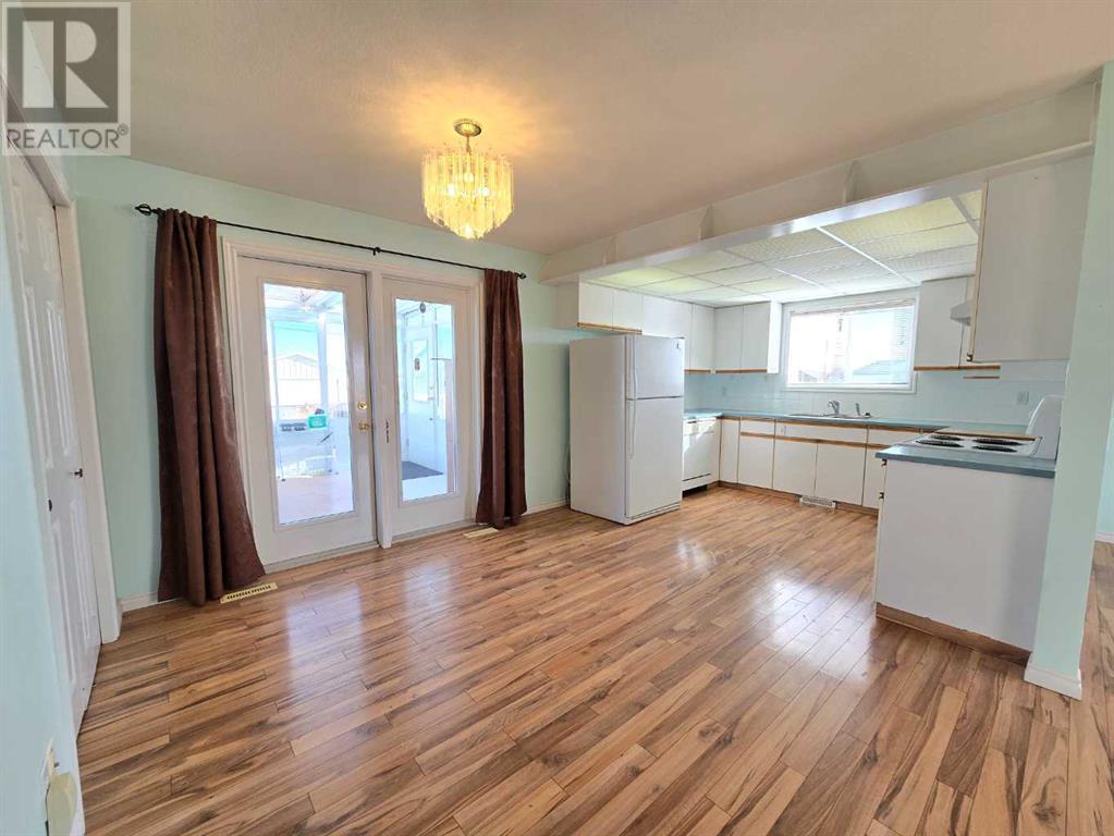 Property at 4318 49 Avenue image 5
