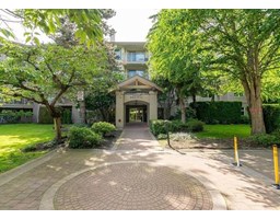 210 15220 GUILDFORD DRIVE, Surrey, British Columbia