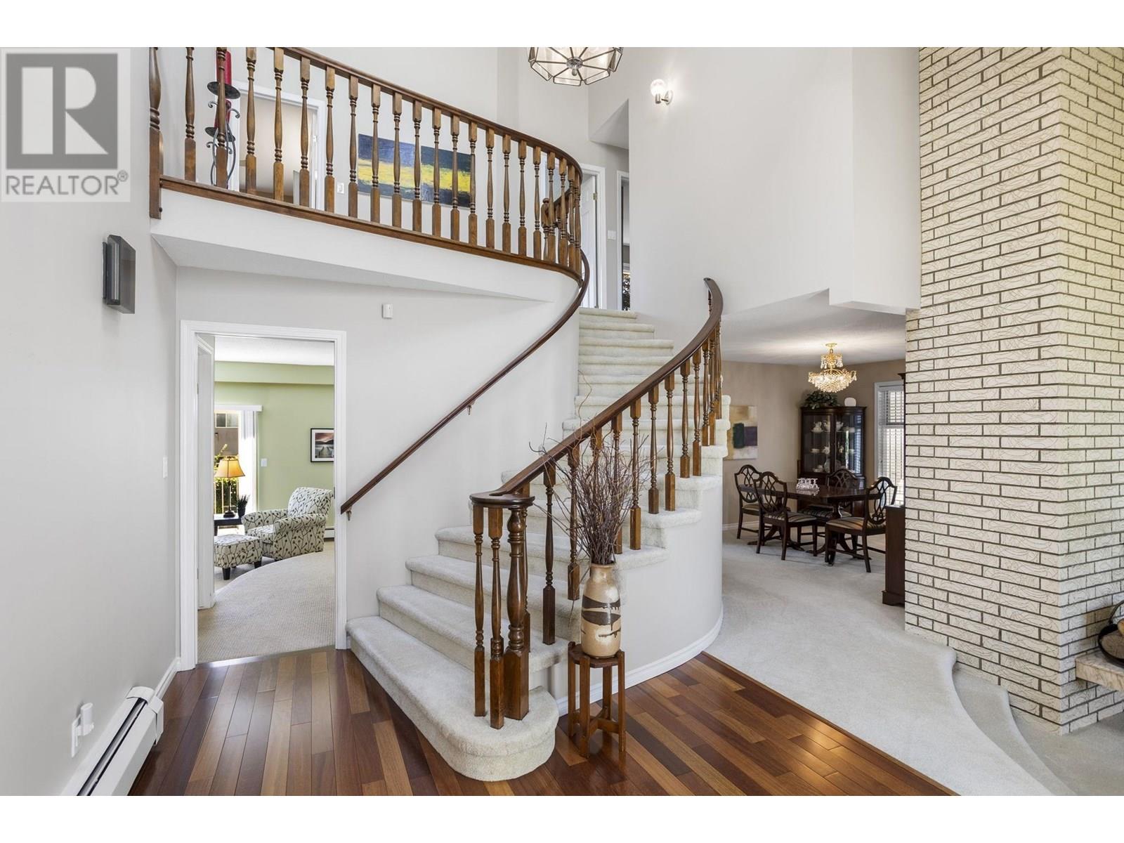 Property at 6330 LOCHDALE STREET image 2