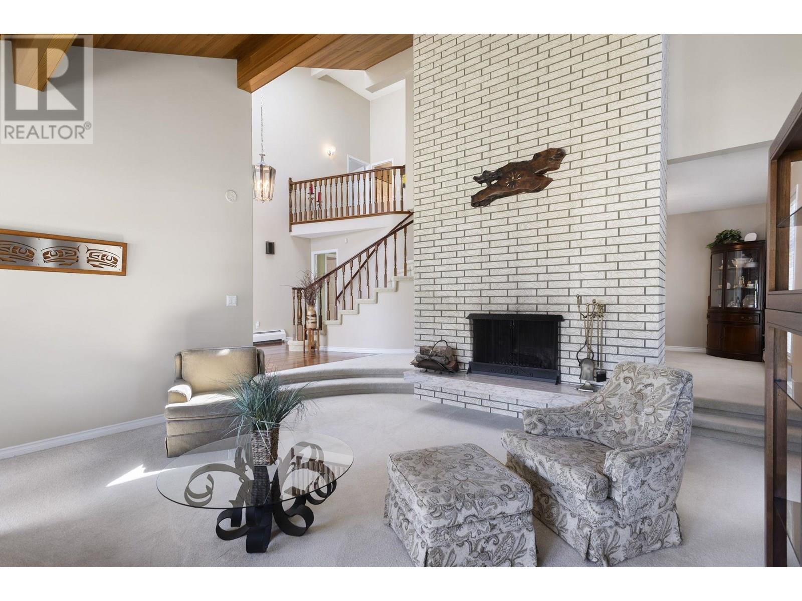Property at 6330 LOCHDALE STREET image 5