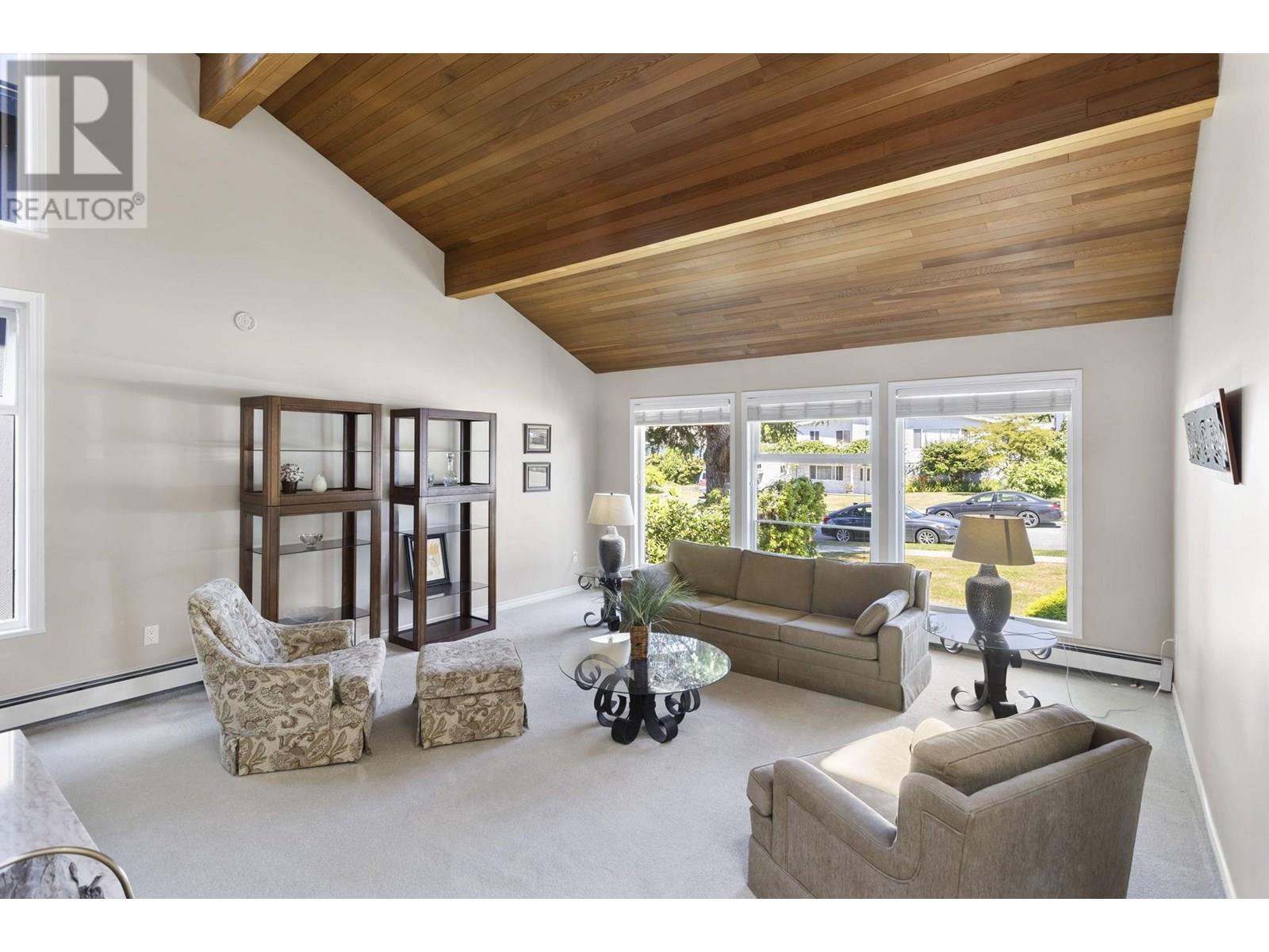 Property at 6330 LOCHDALE STREET image 4