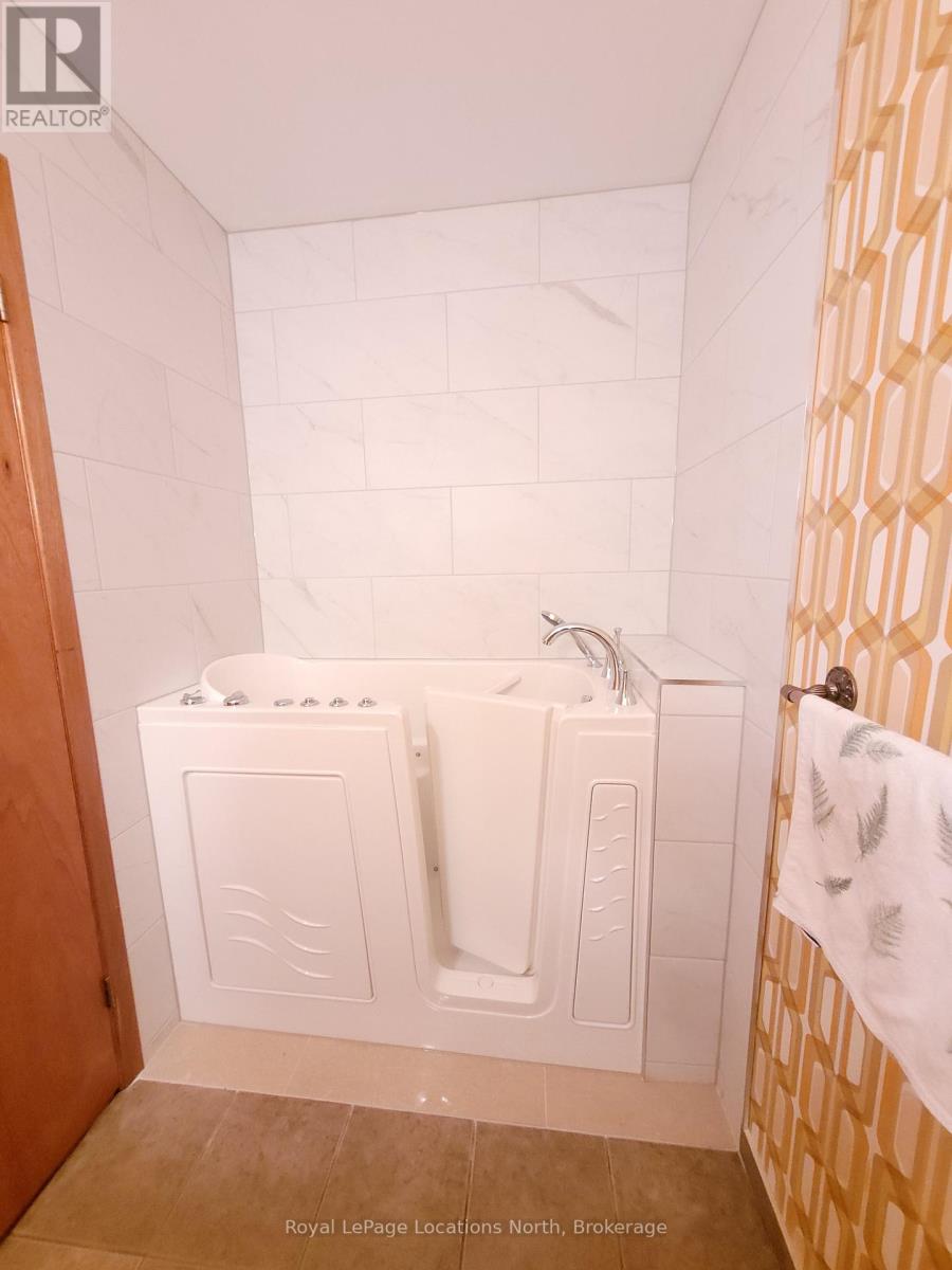 8 Ronald Avenue, Tiny, Ontario  L0L 1P1 - Photo 16 - S12262542