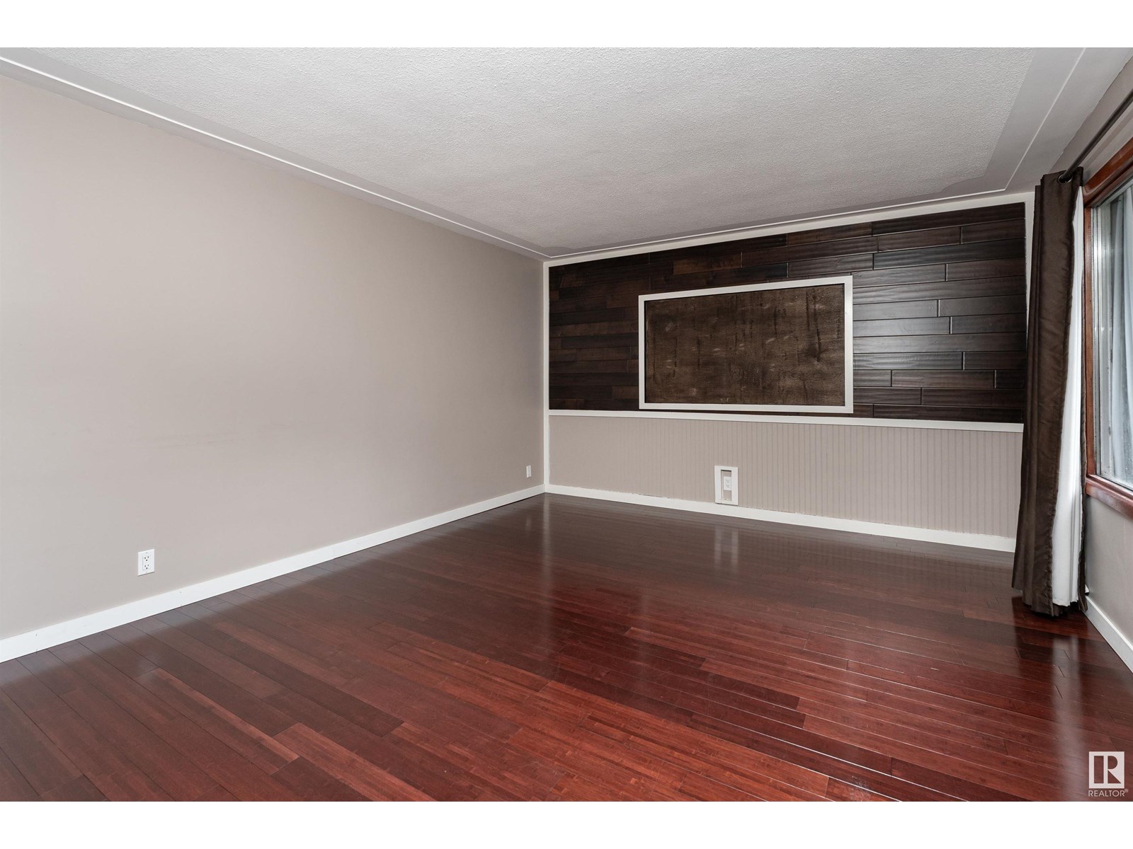 Property at 9712 209 ST NW image 4