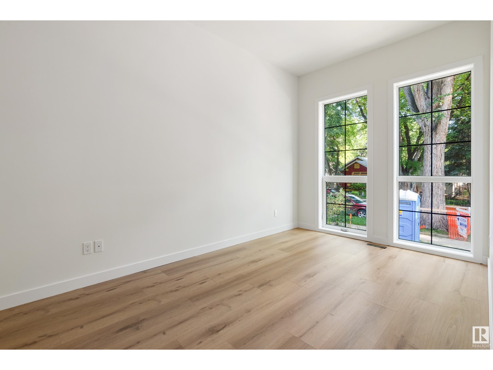 Property at 9807 90 AV NW image 3