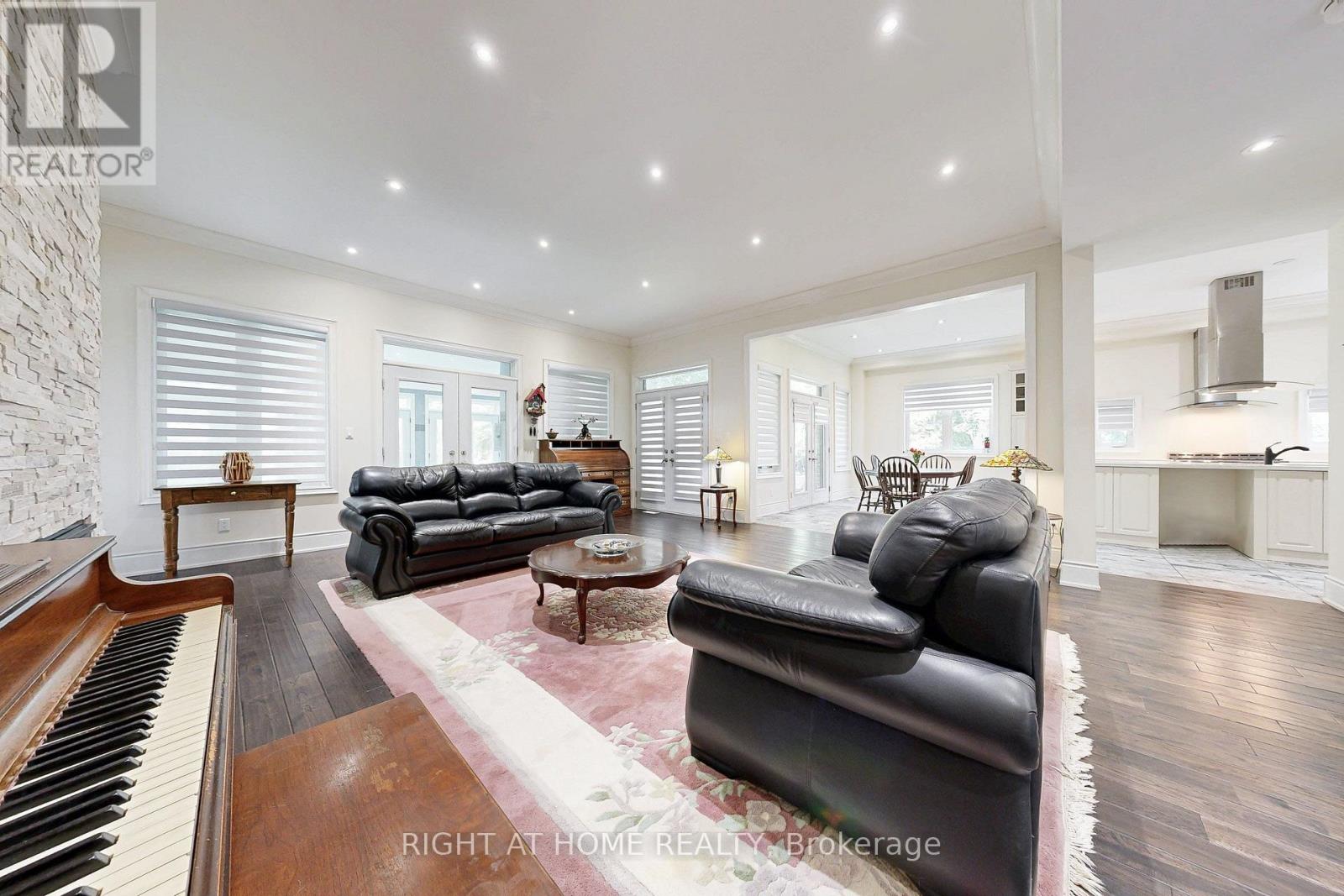 250 Church Street, Markham (Old Markham Village), Ontario  L3P 2M7 - Photo 2 - N12289732