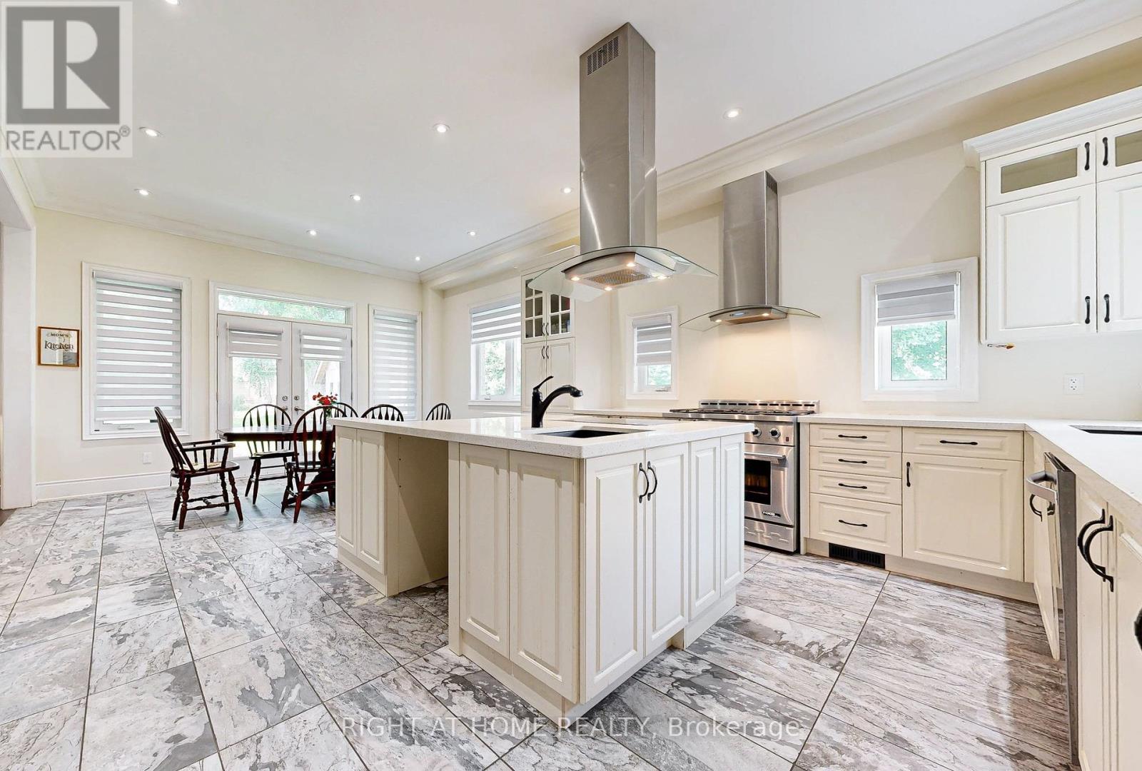 250 Church Street, Markham (Old Markham Village), Ontario  L3P 2M7 - Photo 5 - N12289732