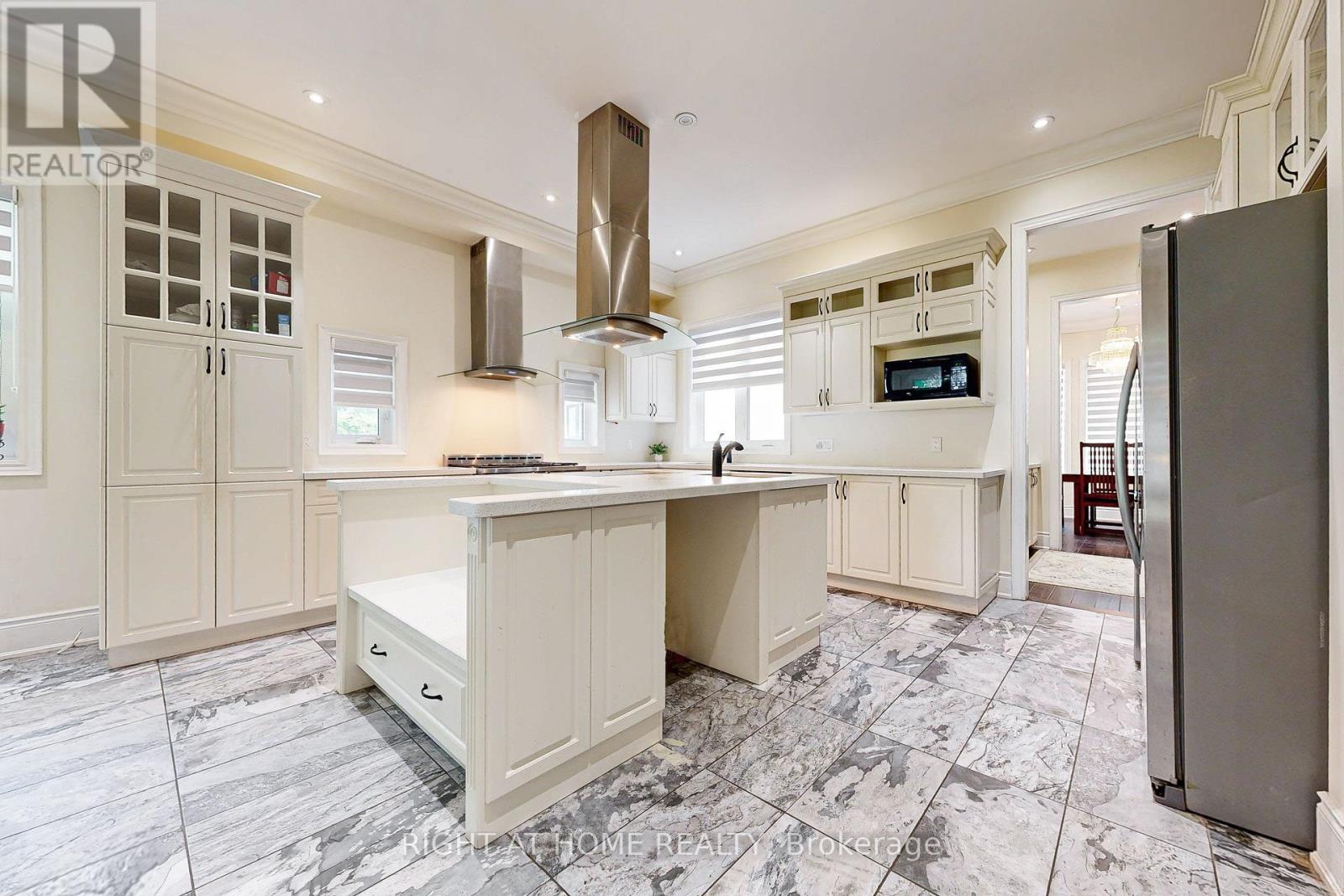 250 Church Street, Markham (Old Markham Village), Ontario  L3P 2M7 - Photo 6 - N12289732