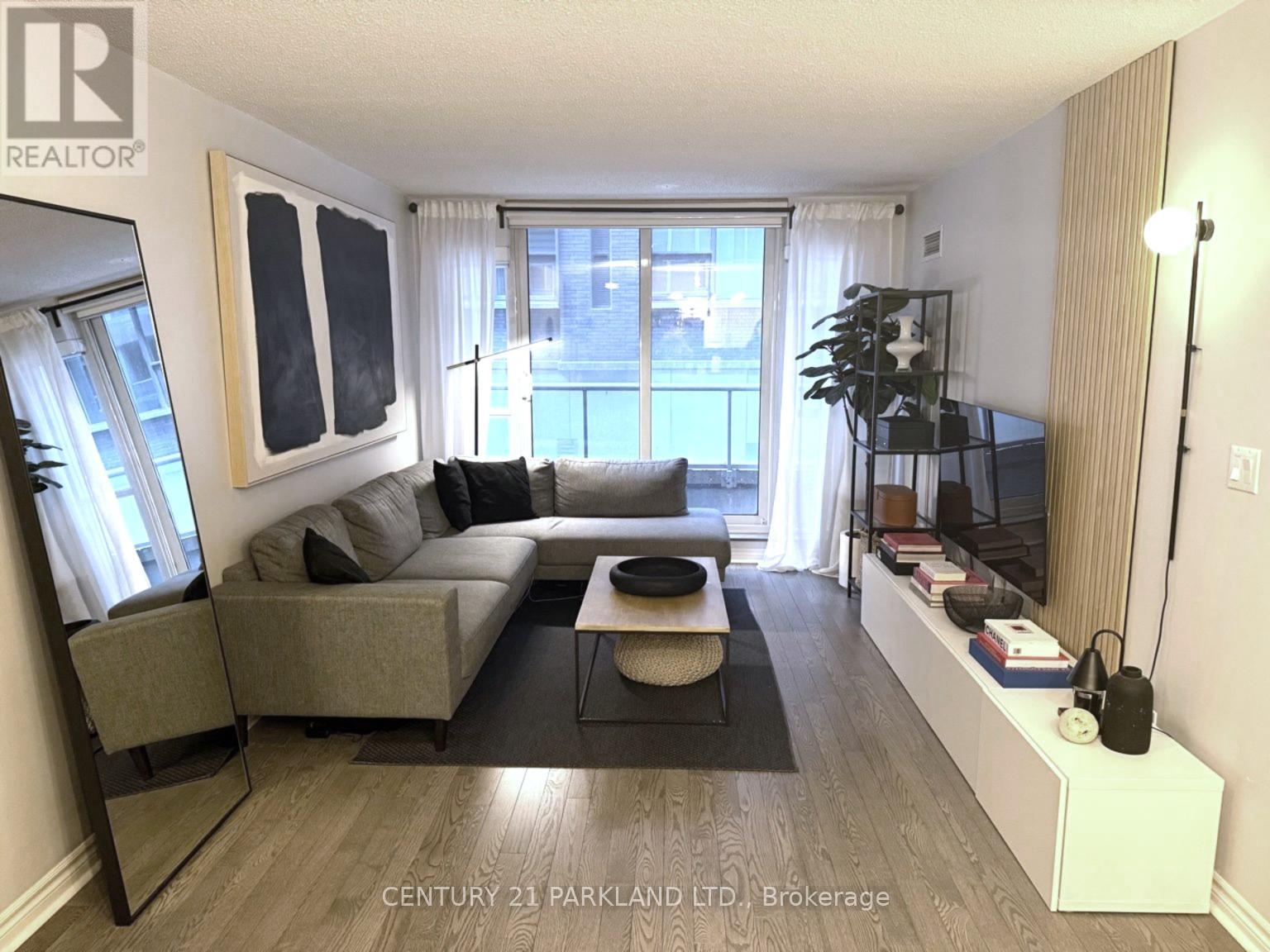 325 - 270 Wellington Street W, Toronto, Ontario  M5V 3P5 - Photo 3 - C12289770
