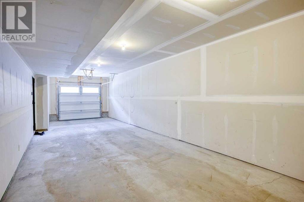 Property at 222, 81 Greenbriar Place NW image 3