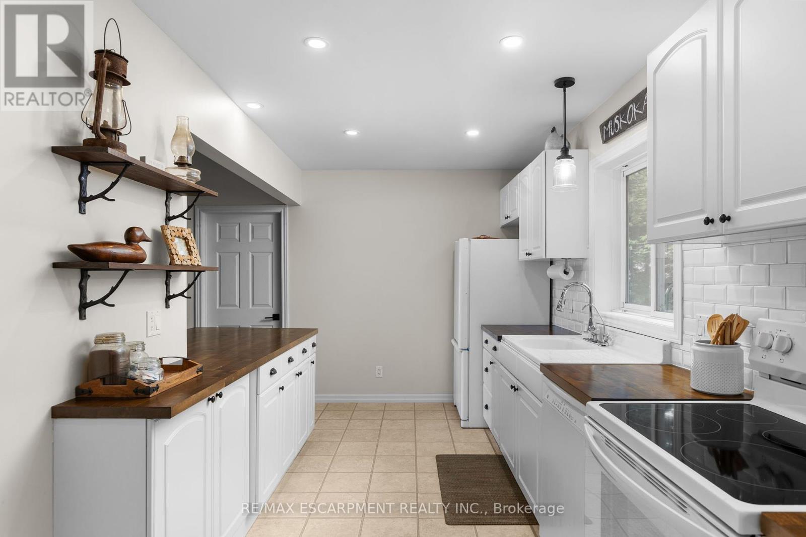 Property at 3 - 1166 NORTH SHORE DRIVE image 2