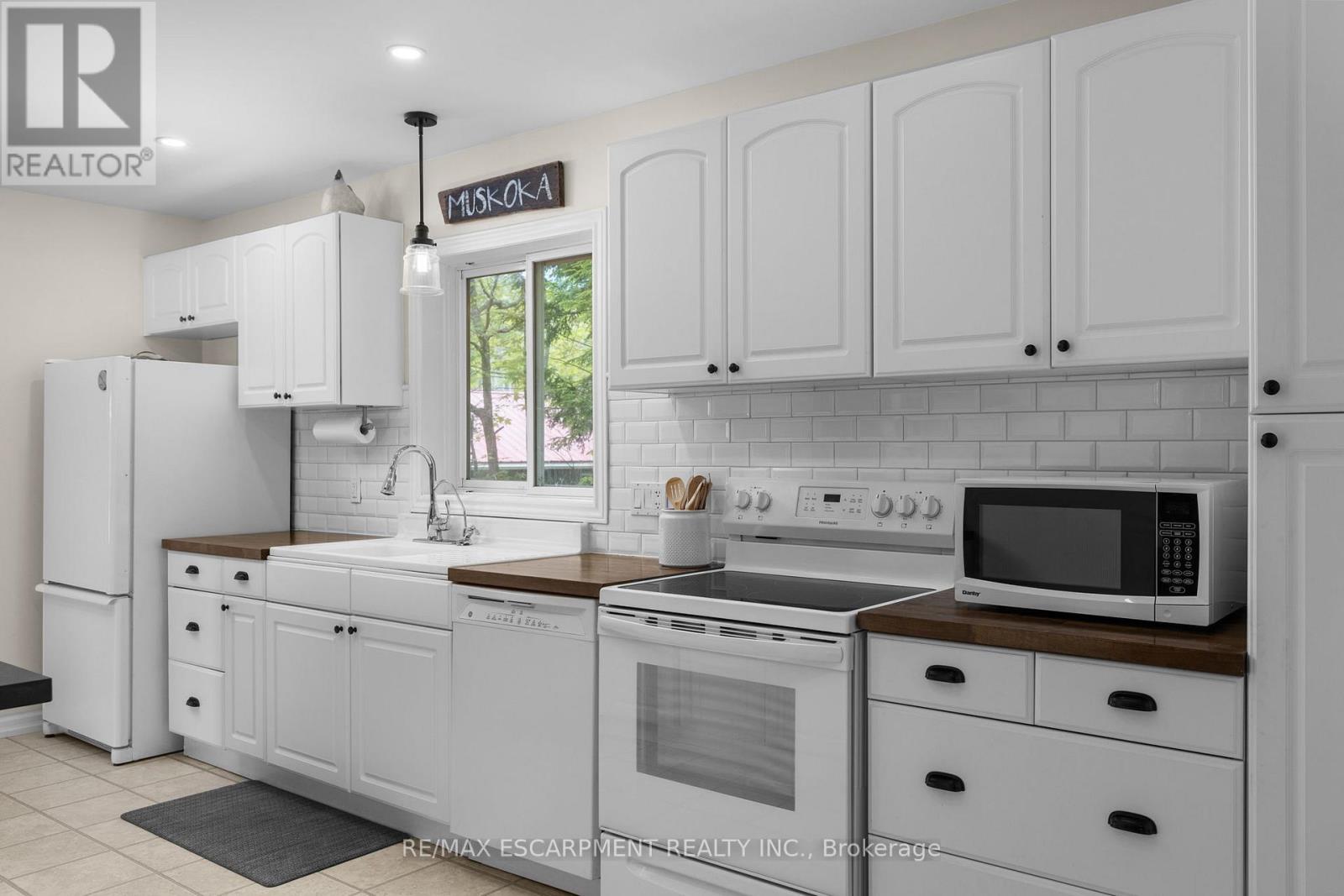 Property at 3 - 1166 NORTH SHORE DRIVE image 3