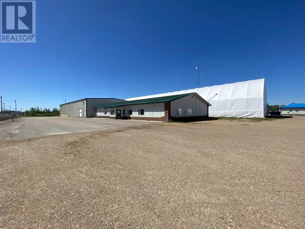 6701 & 6705 44 Avenue, Ponoka, Alberta  T4J 1J8 - Photo 1 - A2193214
