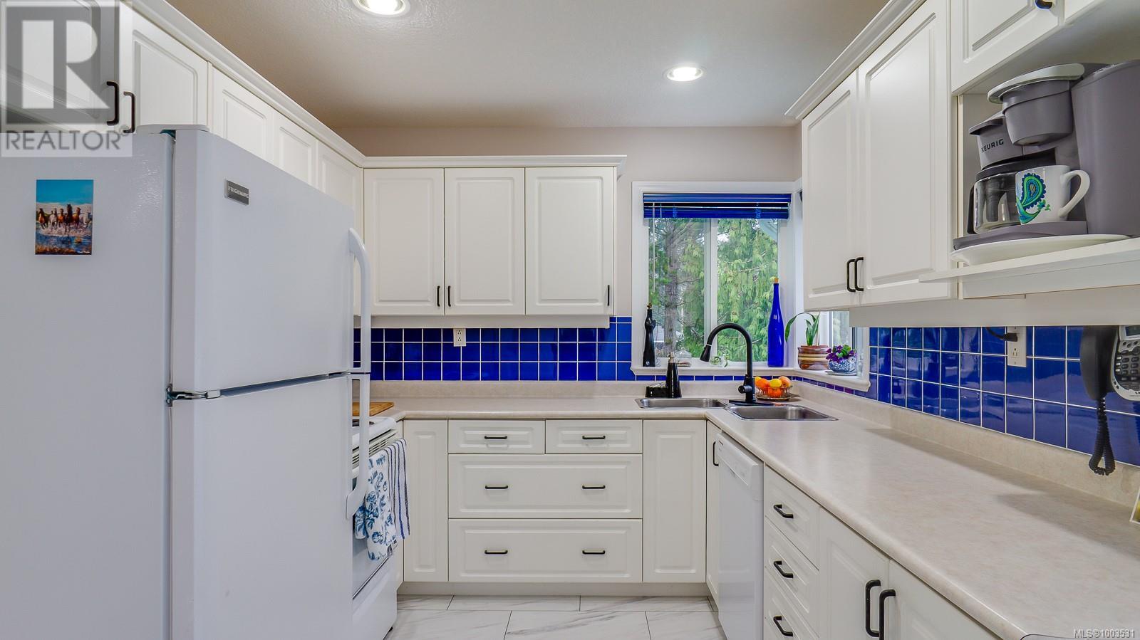 Property at 5084 Arden Rd image 3