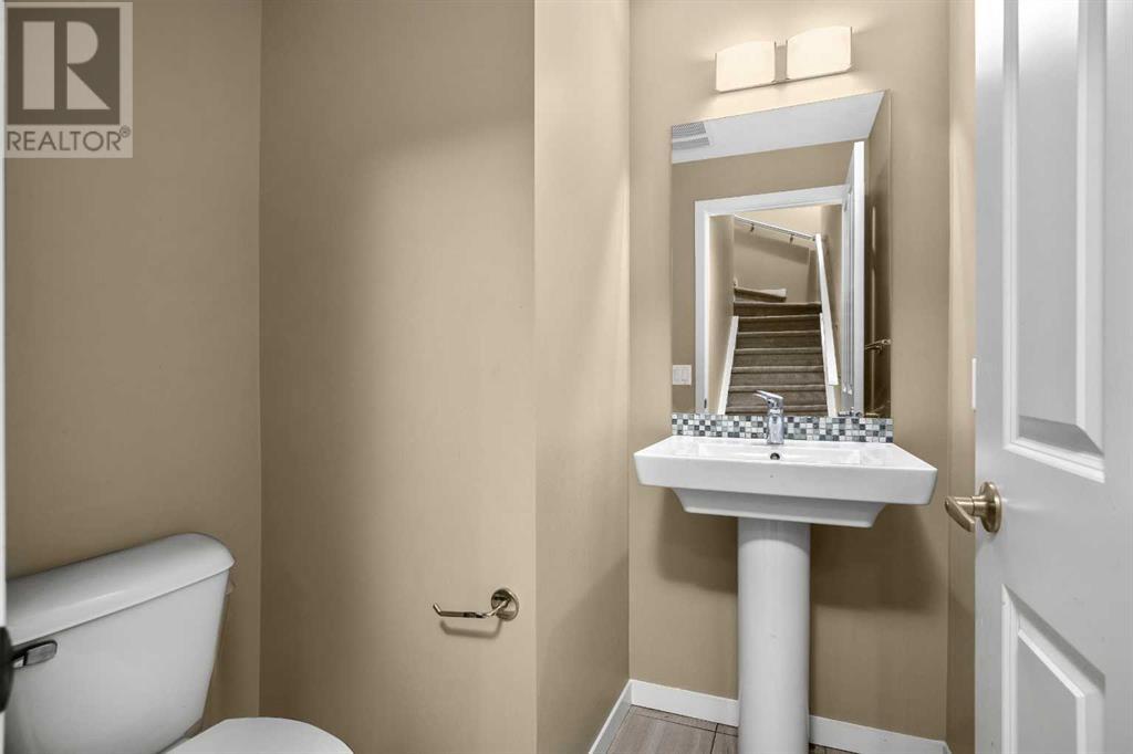 Property at 28 Copperpond Rise SE image 5