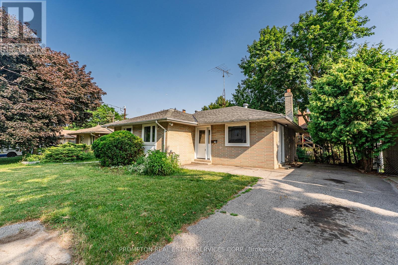 Property at 318 PALISER CRESCENT S image 2