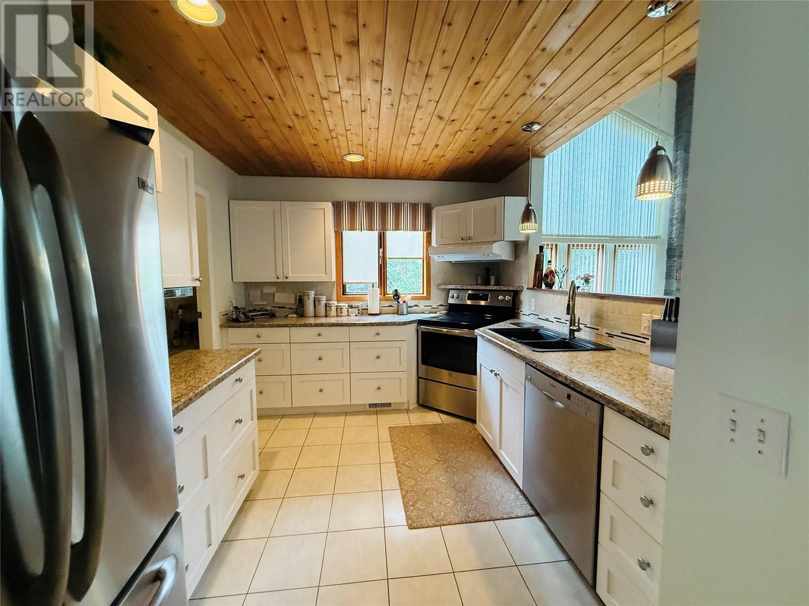 5221 Columbia River Road, Fairmont Hot Springs, British Columbia  V0B 1L1 - Photo 10 - 10356169