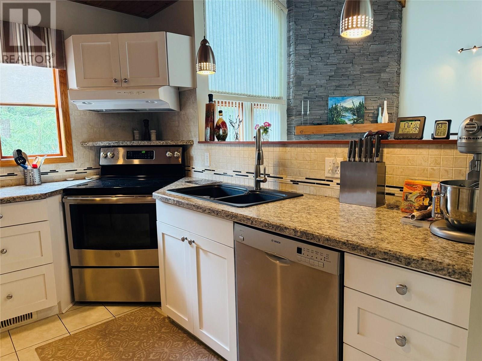 5221 Columbia River Road, Fairmont Hot Springs, British Columbia  V0B 1L1 - Photo 11 - 10356169