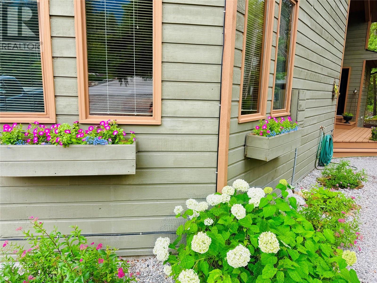 5221 Columbia River Road, Fairmont Hot Springs, British Columbia  V0B 1L1 - Photo 48 - 10356169