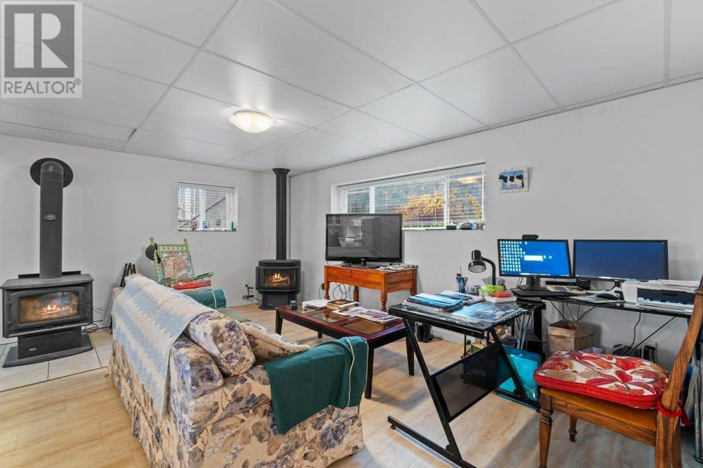 Property at 624 Tappen Valley Road image 2