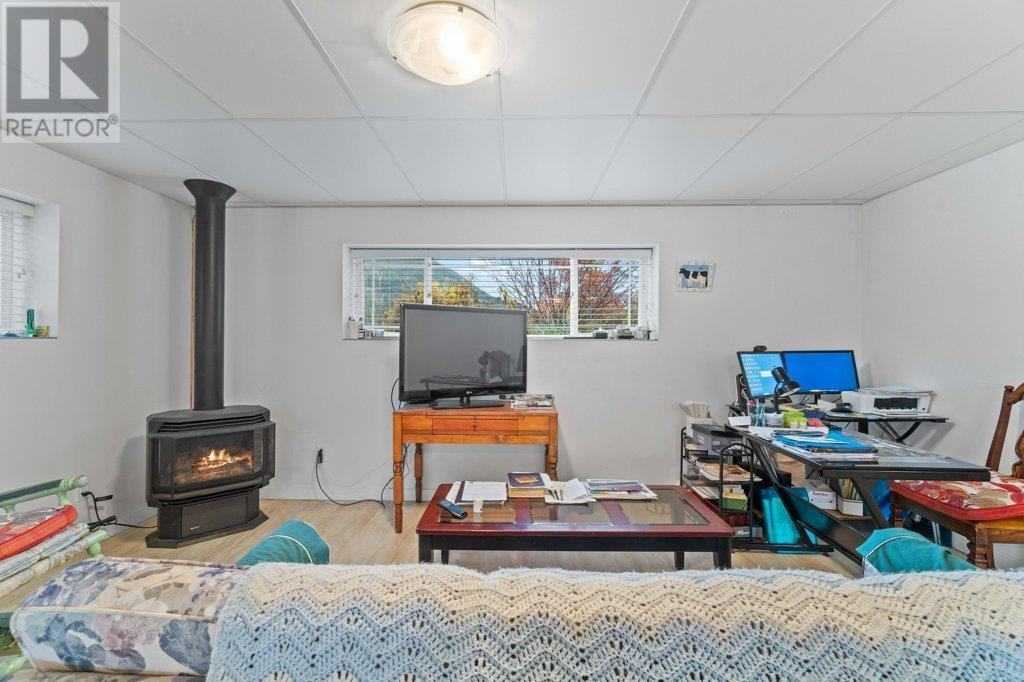 Property at 624 Tappen Valley Road image 3
